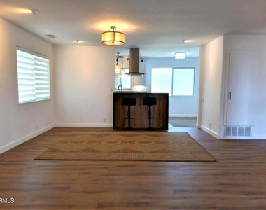 2422 Seahorse Avenue - Photo Thumbnail 5
