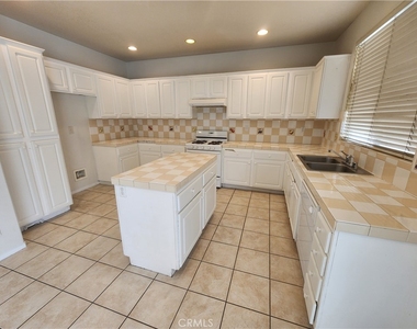15752 Home Court - Photo Thumbnail 2