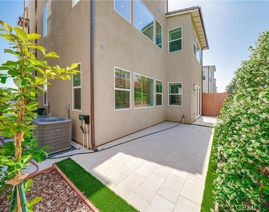 438 Sycamore Dr. - Photo Thumbnail 3