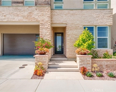 438 Sycamore Dr. - Photo Thumbnail 2