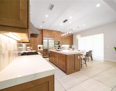 438 Sycamore Dr. - Photo Thumbnail 7