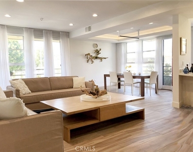 11700 Iowa Avenue - Photo Thumbnail 5