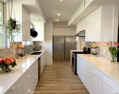 11700 Iowa Avenue - Photo Thumbnail 11