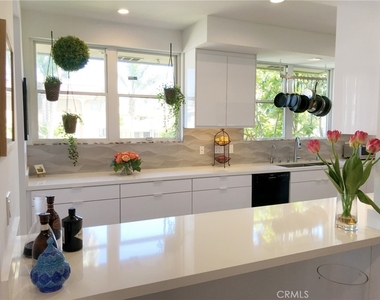 11700 Iowa Avenue - Photo Thumbnail 12