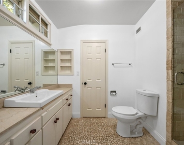 23000 Brenford - Photo Thumbnail 17