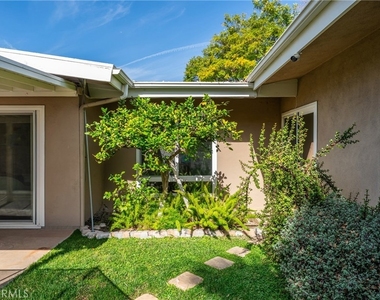 23000 Brenford - Photo Thumbnail 26