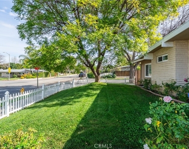 23000 Brenford - Photo Thumbnail 3