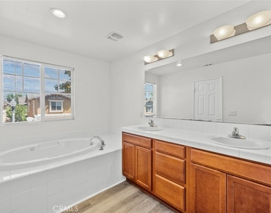 2658 Greenwood Court - Photo Thumbnail 37