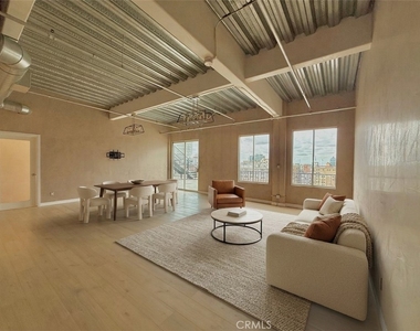 312 W 5th Street - Photo Thumbnail 6