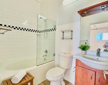 312 W 5th Street - Photo Thumbnail 2