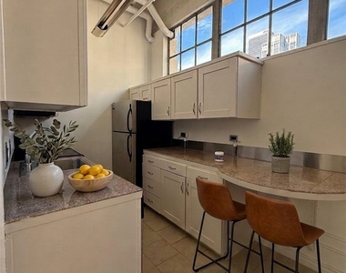 312 W 5th Street - Photo Thumbnail 4