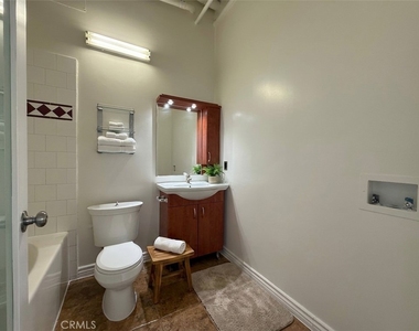 312 W 5th Street - Photo Thumbnail 5