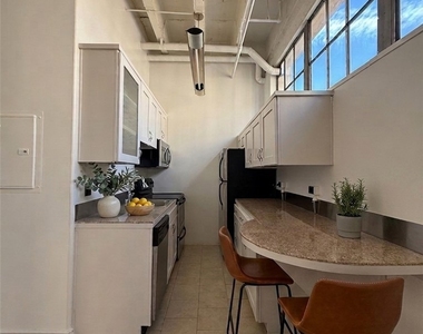 312 W 5th Street - Photo Thumbnail 3