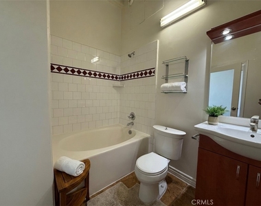 312 W 5th Street - Photo Thumbnail 6