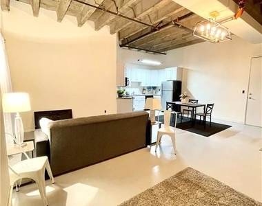 312 W 5th Street - Photo Thumbnail 4