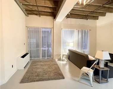 312 W 5th Street - Photo Thumbnail 3