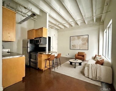 312 W 5th Street - Photo Thumbnail 2