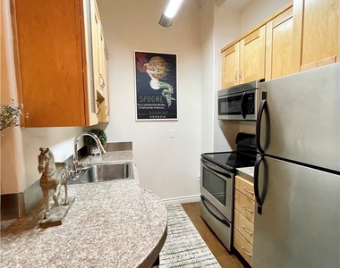 312 W 5th Street - Photo Thumbnail 6