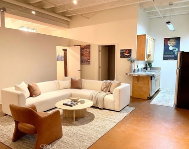 312 W 5th Street - Photo Thumbnail 3