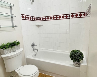 312 W 5th Street - Photo Thumbnail 12