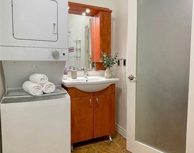 312 W 5th Street - Photo Thumbnail 4