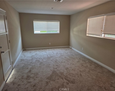 15219 Wyandotte - Photo Thumbnail 4