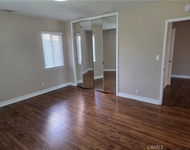 15219 Wyandotte - Photo Thumbnail 11