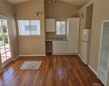 15219 Wyandotte - Photo Thumbnail 16
