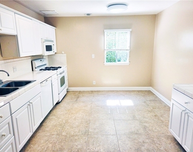 15219 Wyandotte - Photo Thumbnail 26