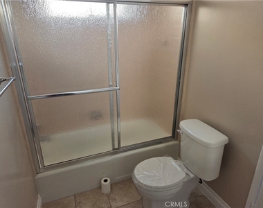 15219 Wyandotte - Photo Thumbnail 6