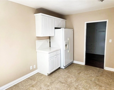 15219 Wyandotte - Photo Thumbnail 28