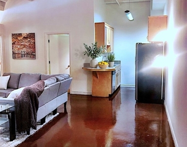 312 W 5th Street - Photo Thumbnail 3