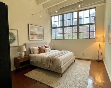 312 W 5th Street - Photo Thumbnail 5