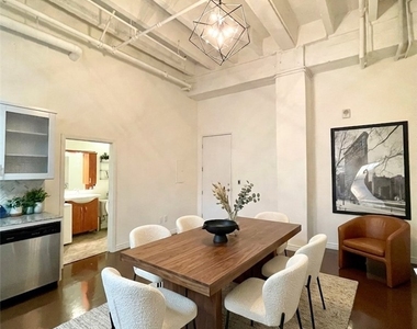312 W 5th Street - Photo Thumbnail 4