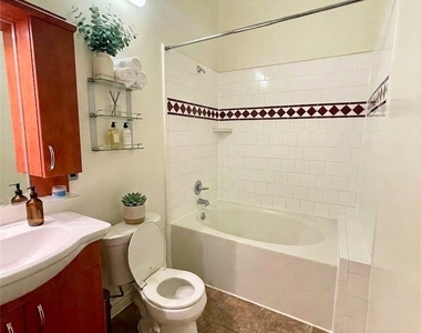 312 W 5th Street - Photo Thumbnail 9