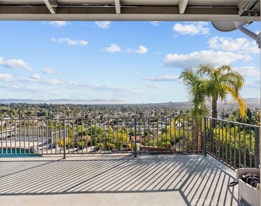 6758 Julie - Photo Thumbnail 34