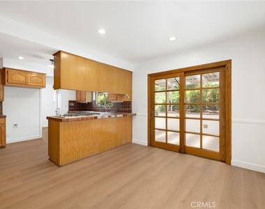 22204 Avenue San Luis - Photo Thumbnail 9