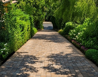 22204 Avenue San Luis - Photo Thumbnail 22