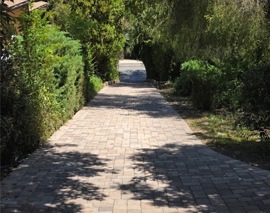 22204 Avenue San Luis - Photo Thumbnail 23