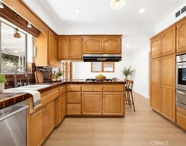 22204 Avenue San Luis - Photo Thumbnail 10