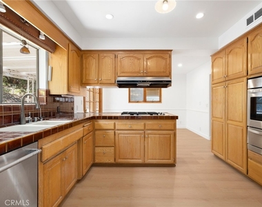 22204 Avenue San Luis - Photo Thumbnail 11