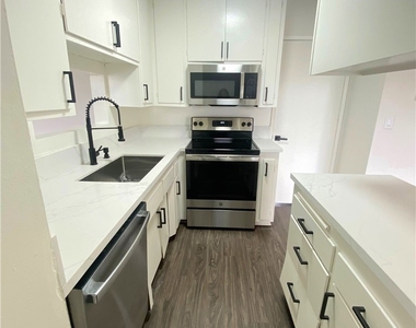 4160 W 182nd Street - Photo Thumbnail 8