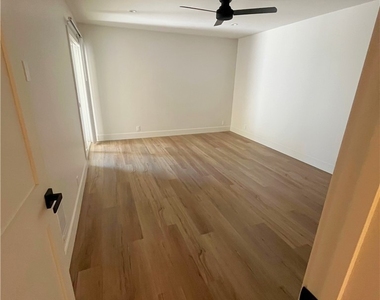 4160 W 182nd Street - Photo Thumbnail 10