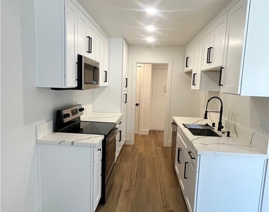 4160 W 182nd Street - Photo Thumbnail 9