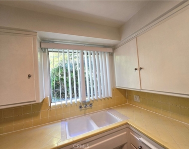 439 S Le Doux Road - Photo Thumbnail 5