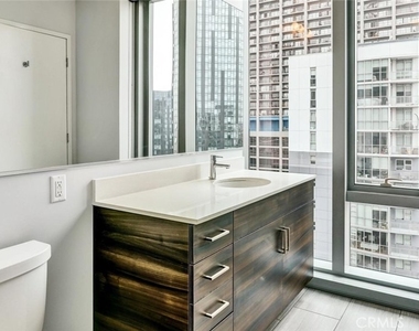 100 Van Ness Avenue - Photo Thumbnail 6