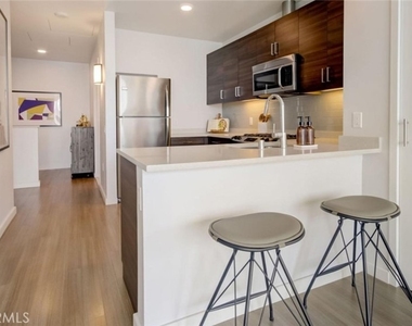 100 Van Ness Avenue - Photo Thumbnail 10