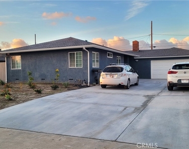 1605 E Santa Ana - Photo Thumbnail 2