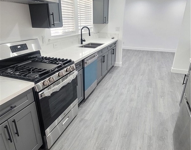 1605 E Santa Ana - Photo Thumbnail 15