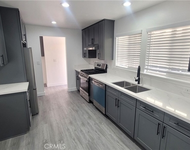 1605 E Santa Ana - Photo Thumbnail 9
